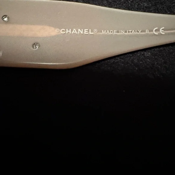 CHANEL Black and Pink Oversized Sunglasses - Picture 6 of 16